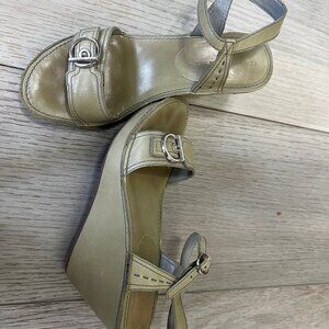 Elen Tracy Sage Green Platform sandal size 8